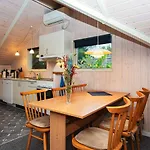 7 Person In Ansager-by Traum *