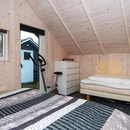 7 Person In Ansager-by Traum