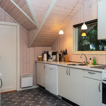 7 Person In Ansager-by Traum Ansager