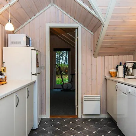 7 Person In Ansager-by Traum