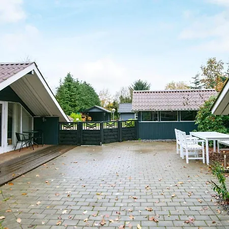 7 Person In Ansager-by Traum * Ansager